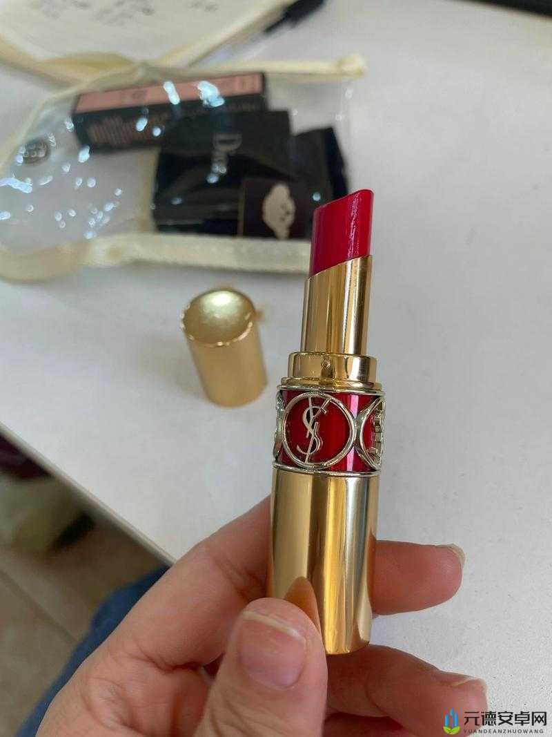 YSL 樱花水蜜桃：迷人芬芳与甜蜜魅力