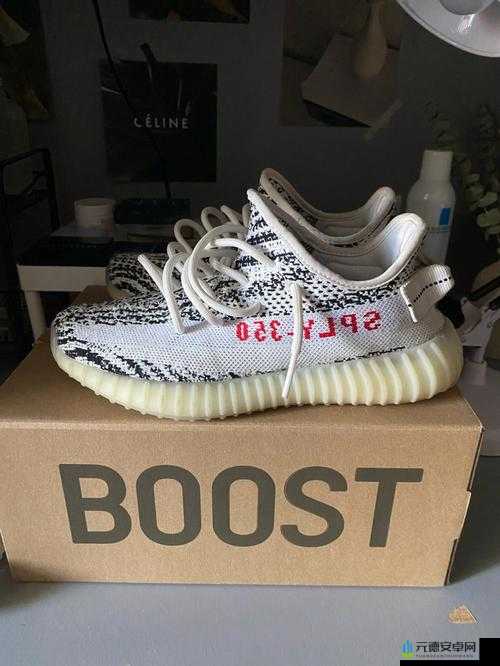 YEEZY380 蜜桃粉和白色 5：梦幻少女的时尚之选